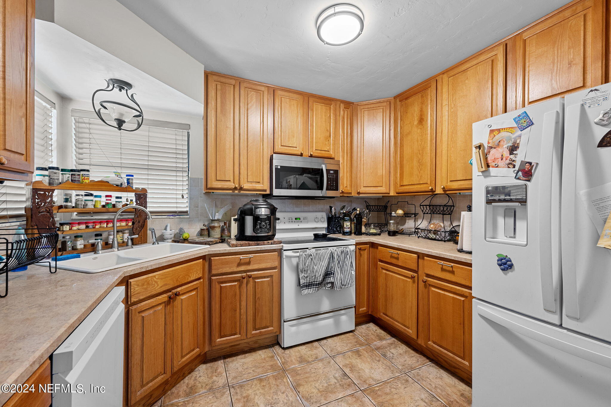 529 Fox Hollow Lane St. Augustine, FL 32086 - Photo 15 of 18 a kitchen with a sink refrigerator and microwave
