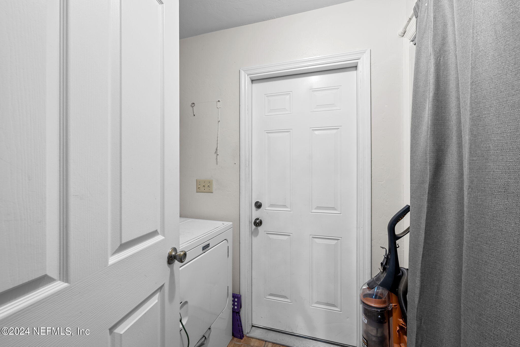 529 Fox Hollow Lane St. Augustine, FL 32086 - Photo 8 of 18 a bathroom with a shower