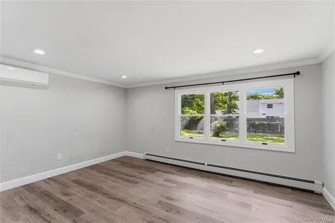 $749,990 | 26 Halfcircle Drive, Holbrook, NY 11741