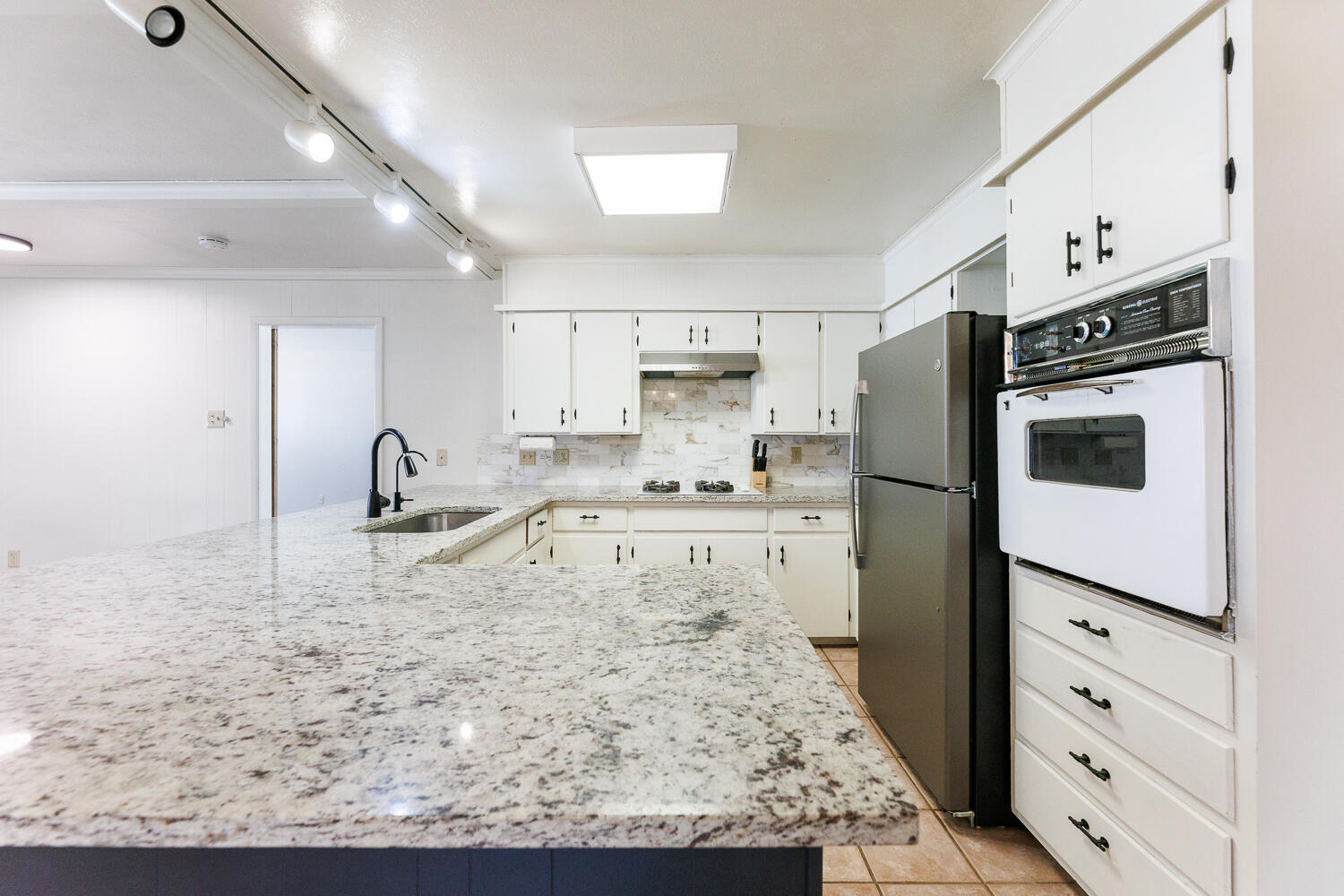 4618 30th Street Lubbock, TX 79410 - Photo 14 of 42 Kitchen