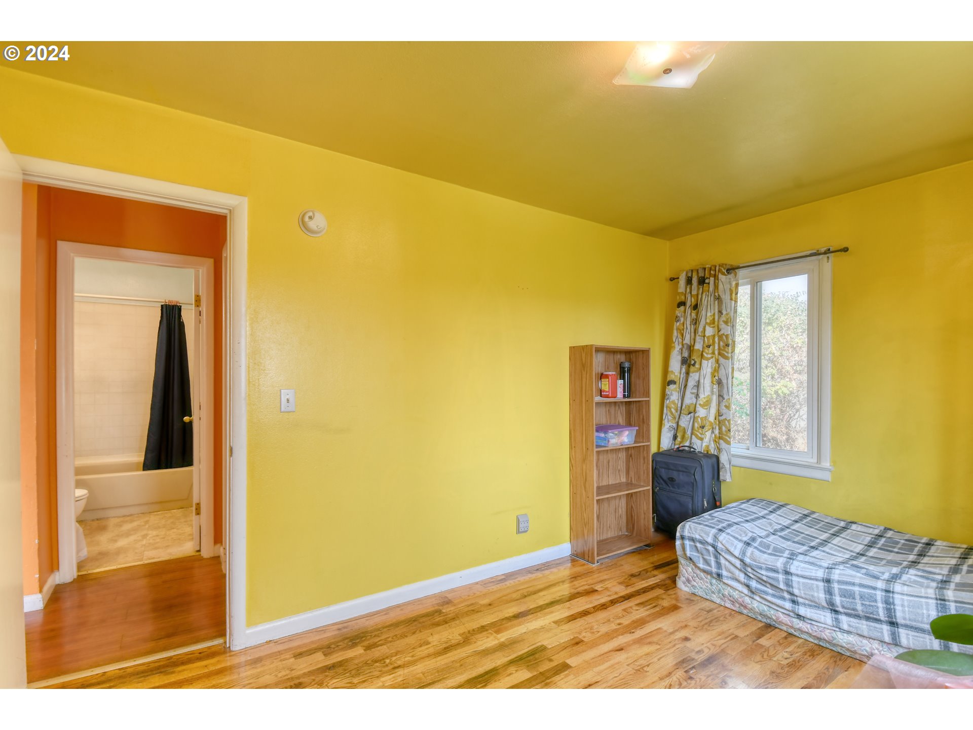 611 Southwest Birch Street Pilot Rock, OR 97868 - Photo 18 of 26 a living room with a bed furniture and a window