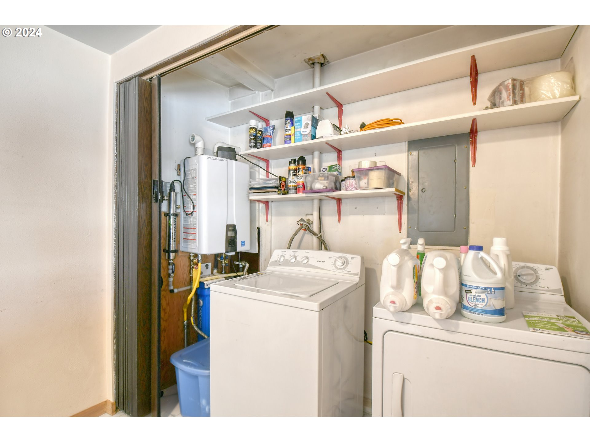 611 Southwest Birch Street Pilot Rock, OR 97868 - Photo 19 of 26 a utility room with dryer and washer