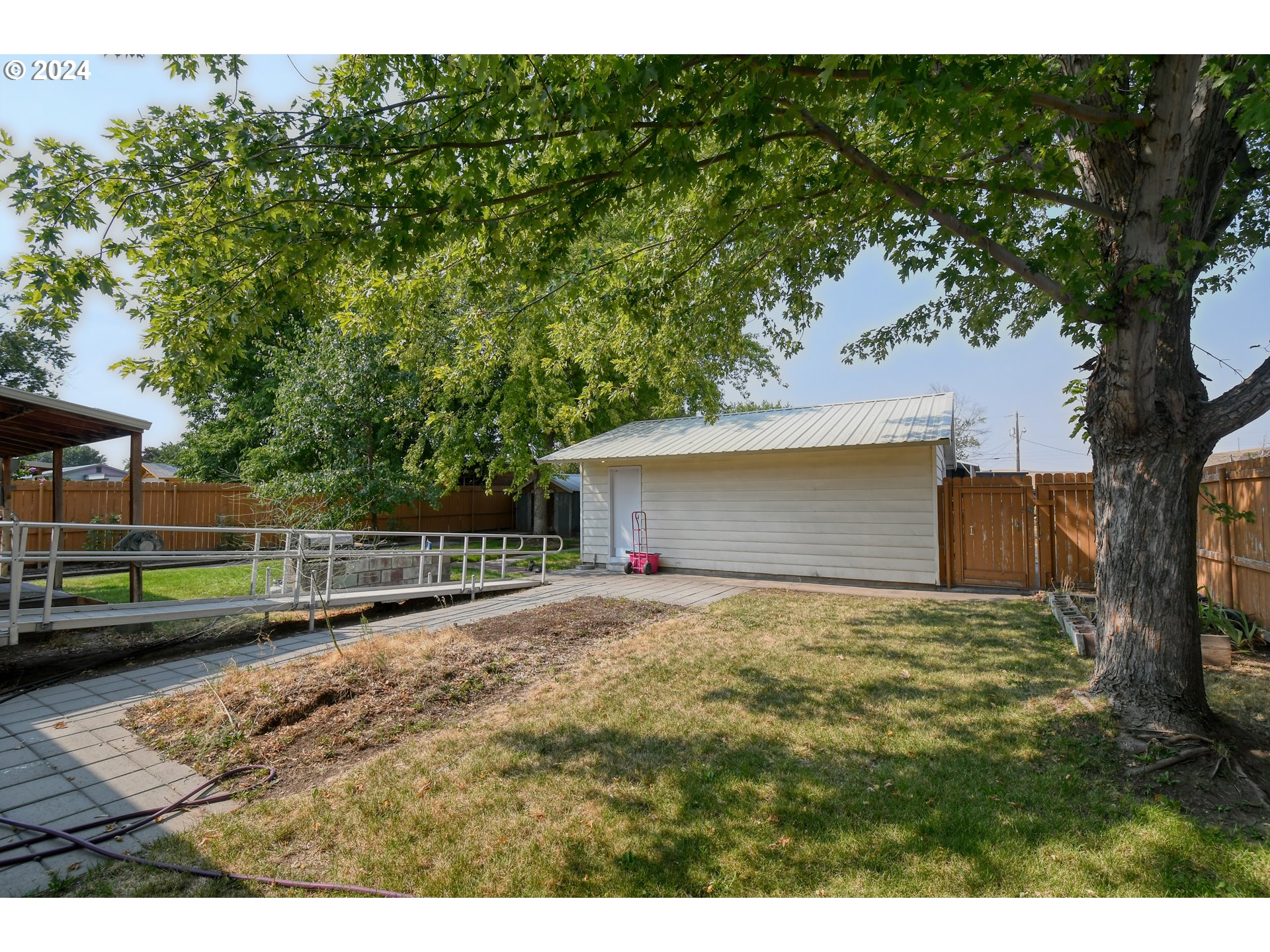 611 Southwest Birch Street Pilot Rock, OR 97868 - Photo 20 of 26 a view of backyard of house with green space