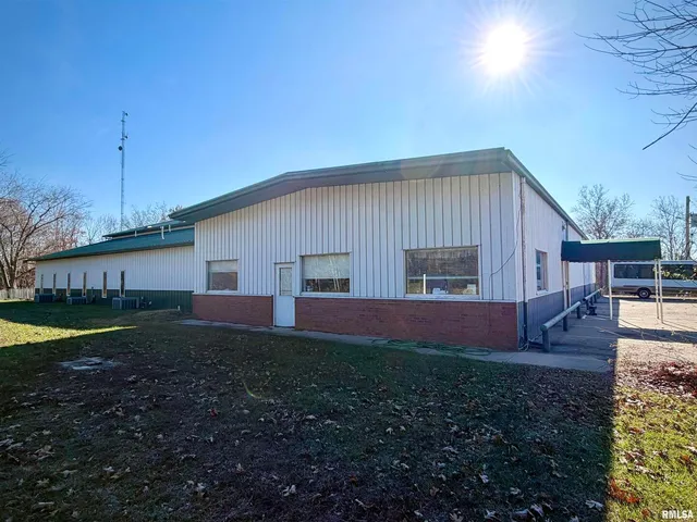 $375,000 | 907 Highway 14, Carmi, IL 62821