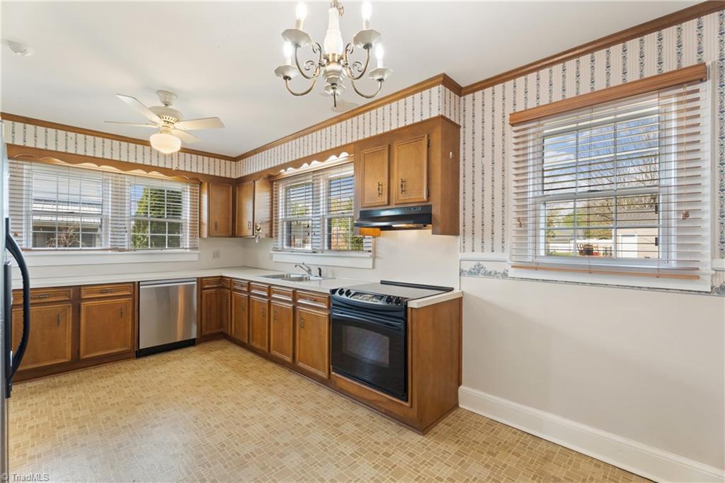 430 North Leonard Road Lexington, NC 27295 - Photo 12 of 43