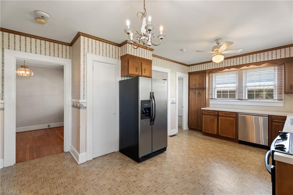430 North Leonard Road Lexington, NC 27295 - Photo 13 of 43