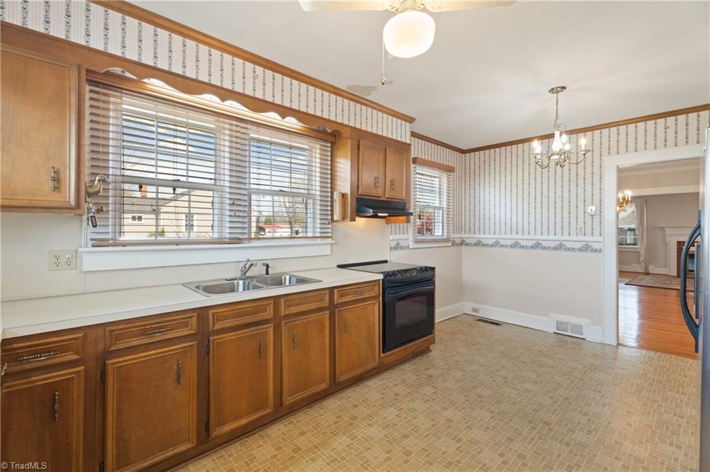 430 North Leonard Road Lexington, NC 27295 - Photo 10 of 43