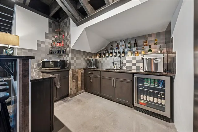 a view of yard with large tree