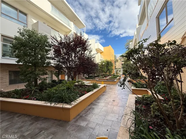 a view of an house with swimming pool