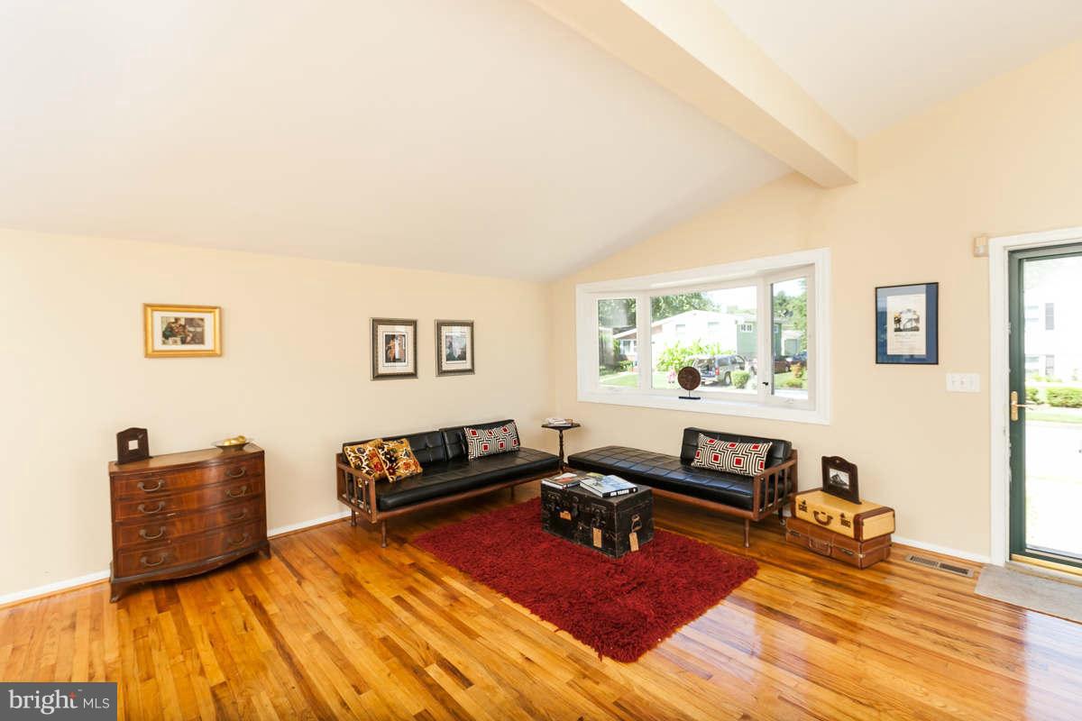3827 Kilburn Road Randallstown, MD 21133 - Photo 14 of 30 Living Room