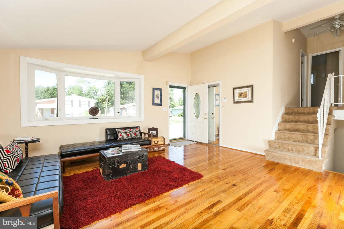 3827 Kilburn Road Randallstown, MD 21133 - Photo 15 of 30 Living Room