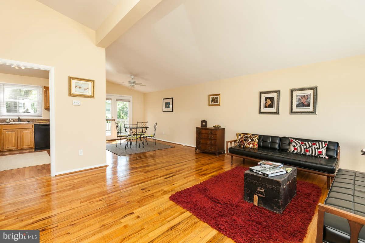 3827 Kilburn Road Randallstown, MD 21133 - Photo 17 of 30 Living Room