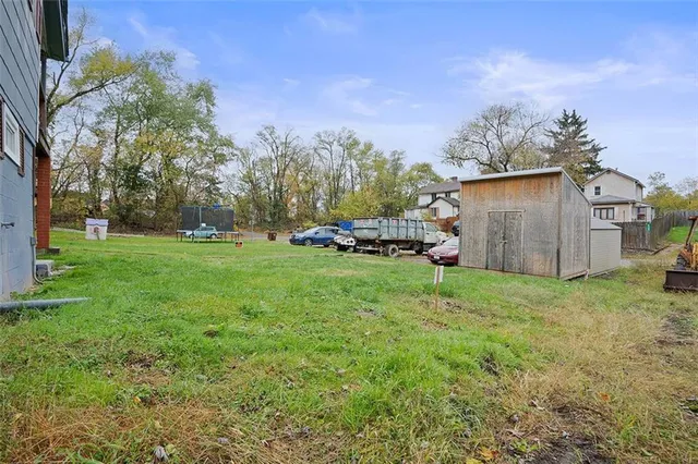 a view of a yard with plants