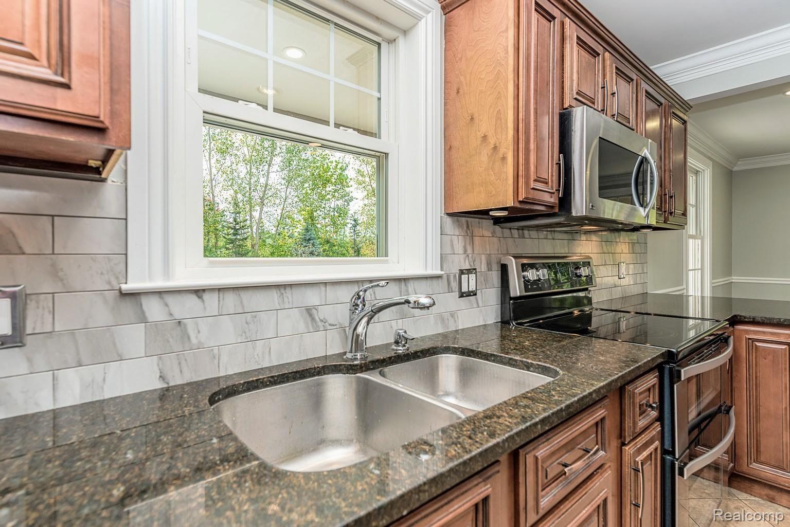 25101 Rust Road New Boston, MI 48164 - Photo 55 of 61 DSC_5734.jpg