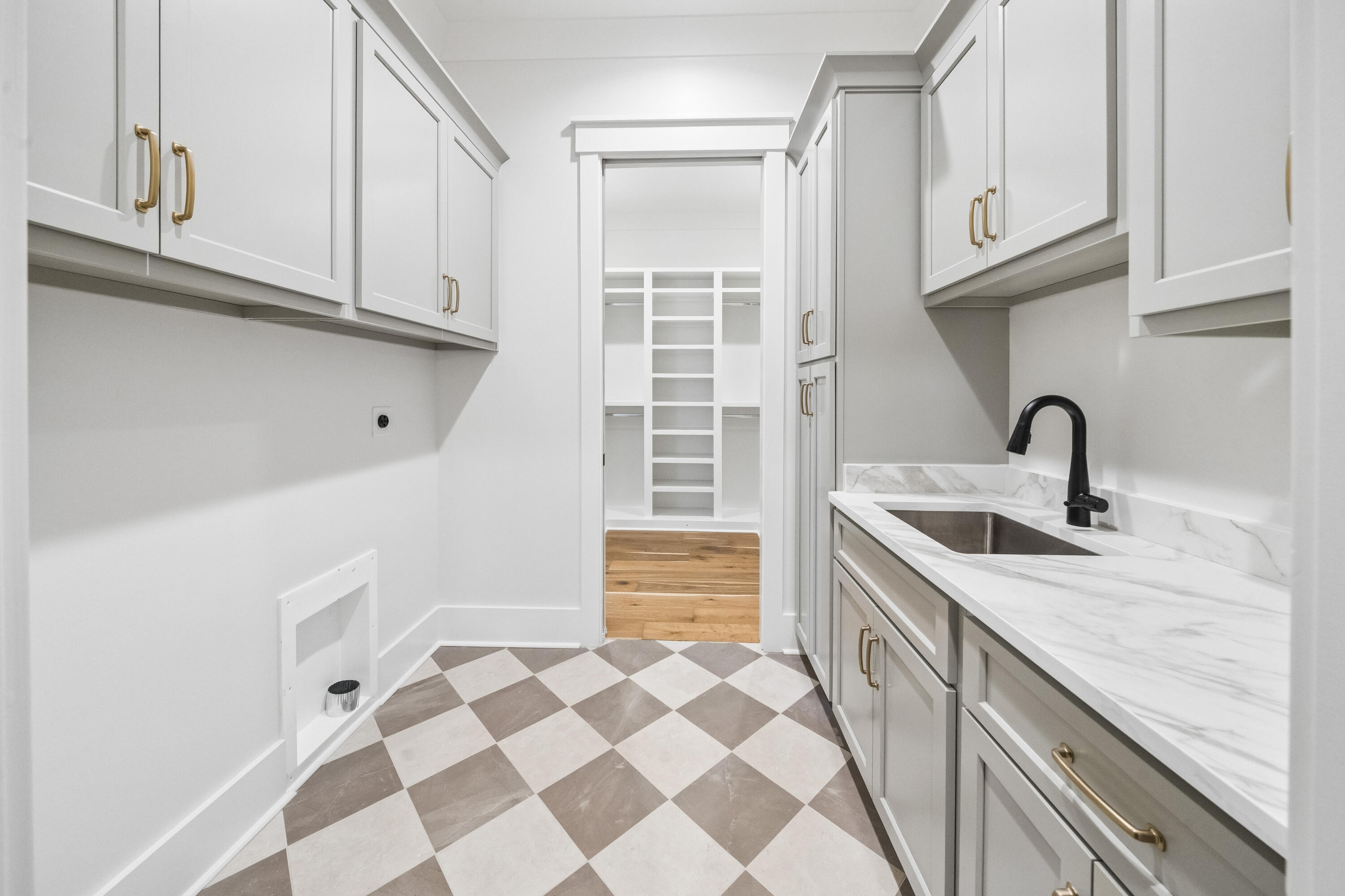 205 Serenity Way Guild, TN 37340 - Photo 23 of 37 Laundry room