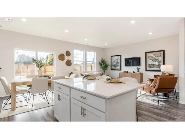 $454,995 | 372 Greencrest Street Northeast, Salem, OR 97301