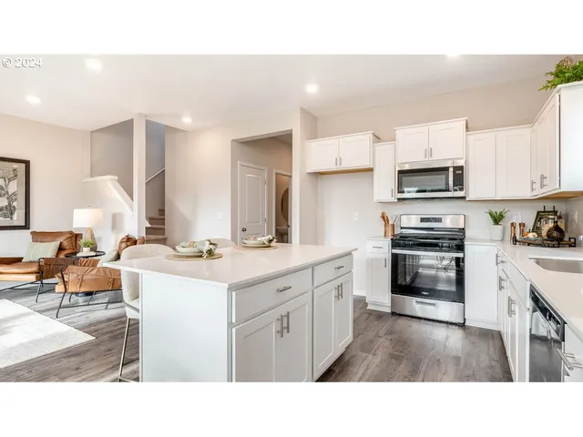 $454,995 | 372 Greencrest Street Northeast, Salem, OR 97301