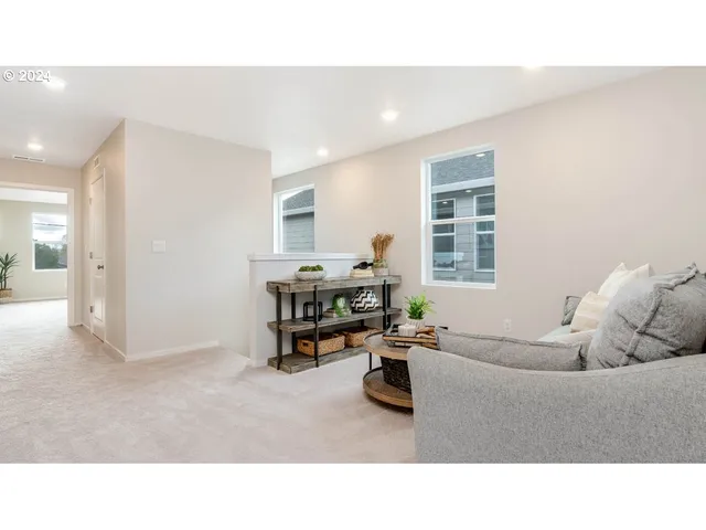 $454,995 | 372 Greencrest Street Northeast, Salem, OR 97301