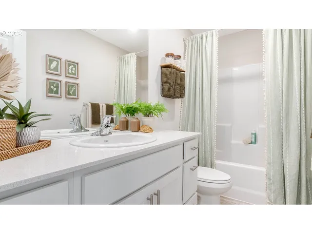 $454,995 | 372 Greencrest Street Northeast, Salem, OR 97301