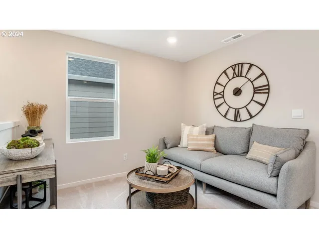 $454,995 | 372 Greencrest Street Northeast, Salem, OR 97301