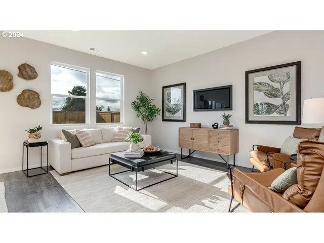 $454,995 | 372 Greencrest Street Northeast, Salem, OR 97301