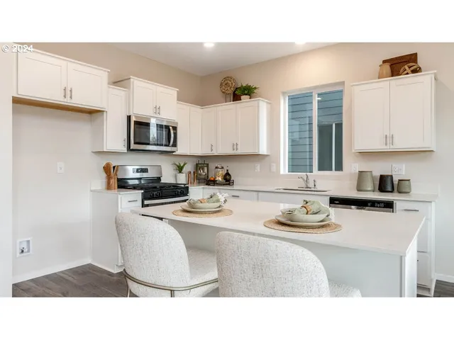 $454,995 | 372 Greencrest Street Northeast, Salem, OR 97301