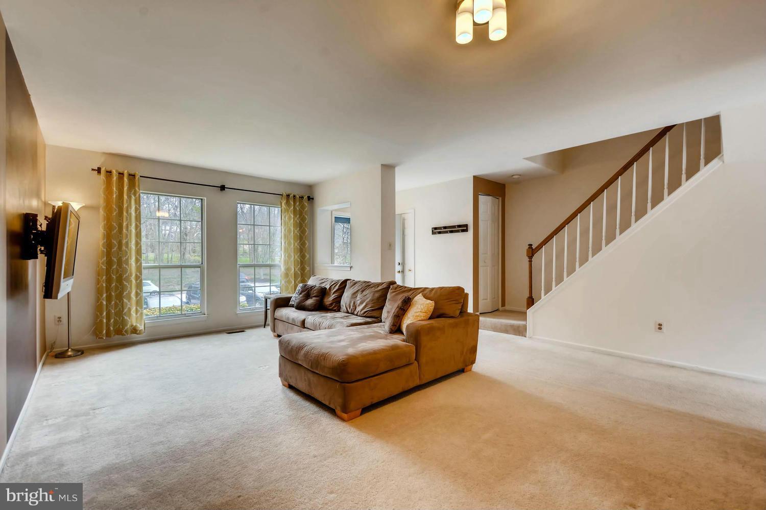 3946 Forest Valley Road Baltimore, MD 21234 - Photo 6 of 26 Living Room