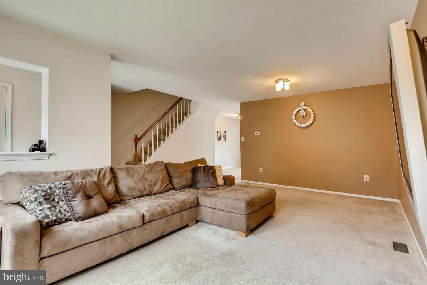 3946 Forest Valley Road Baltimore, MD 21234 - Photo 7 of 26 Living Room