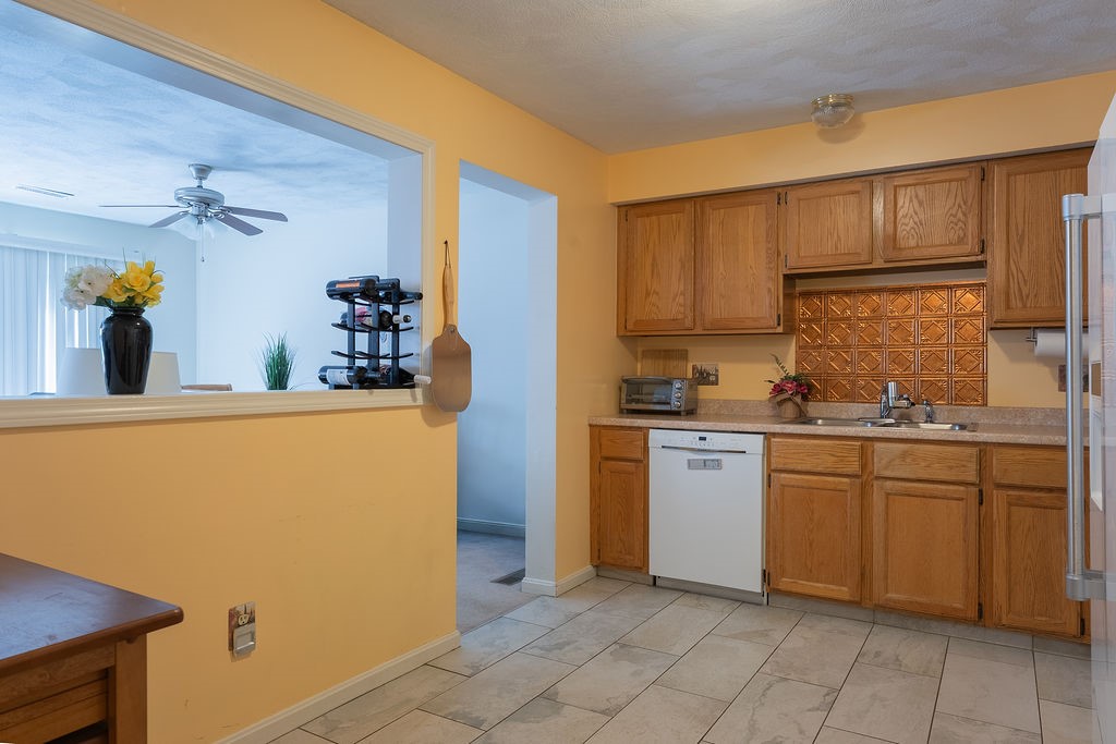 703 Brookhaven Lane, Unit 703 Woonsocket, RI 02895 - Photo 5 of 34