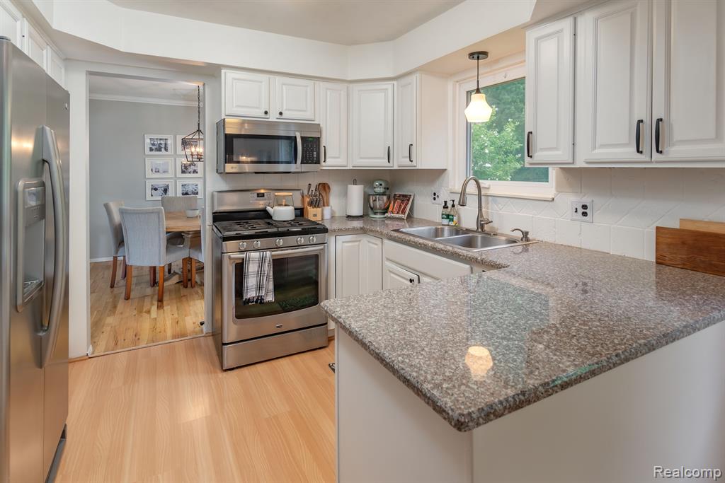 43014 Arlington Road Canton, MI 48187 - Photo 10 of 31