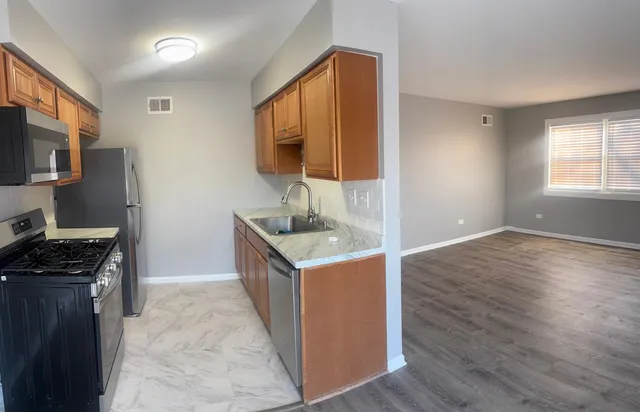 $2,000 | 544 Wynn Court, Unit 544, Wheeling, IL 60090