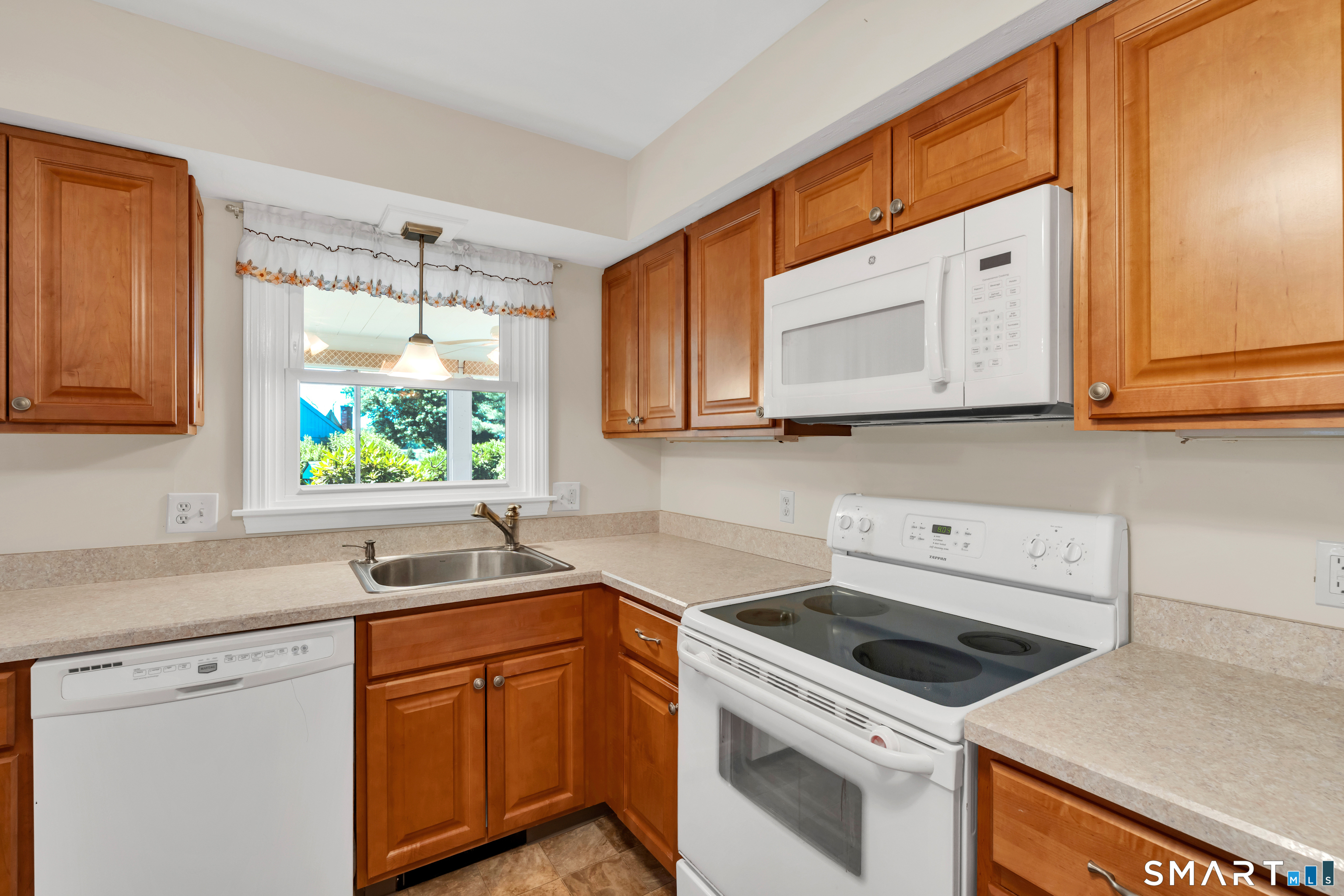 28 Downing Way, Unit 28 Madison, CT 06443 - Photo 13 of 30