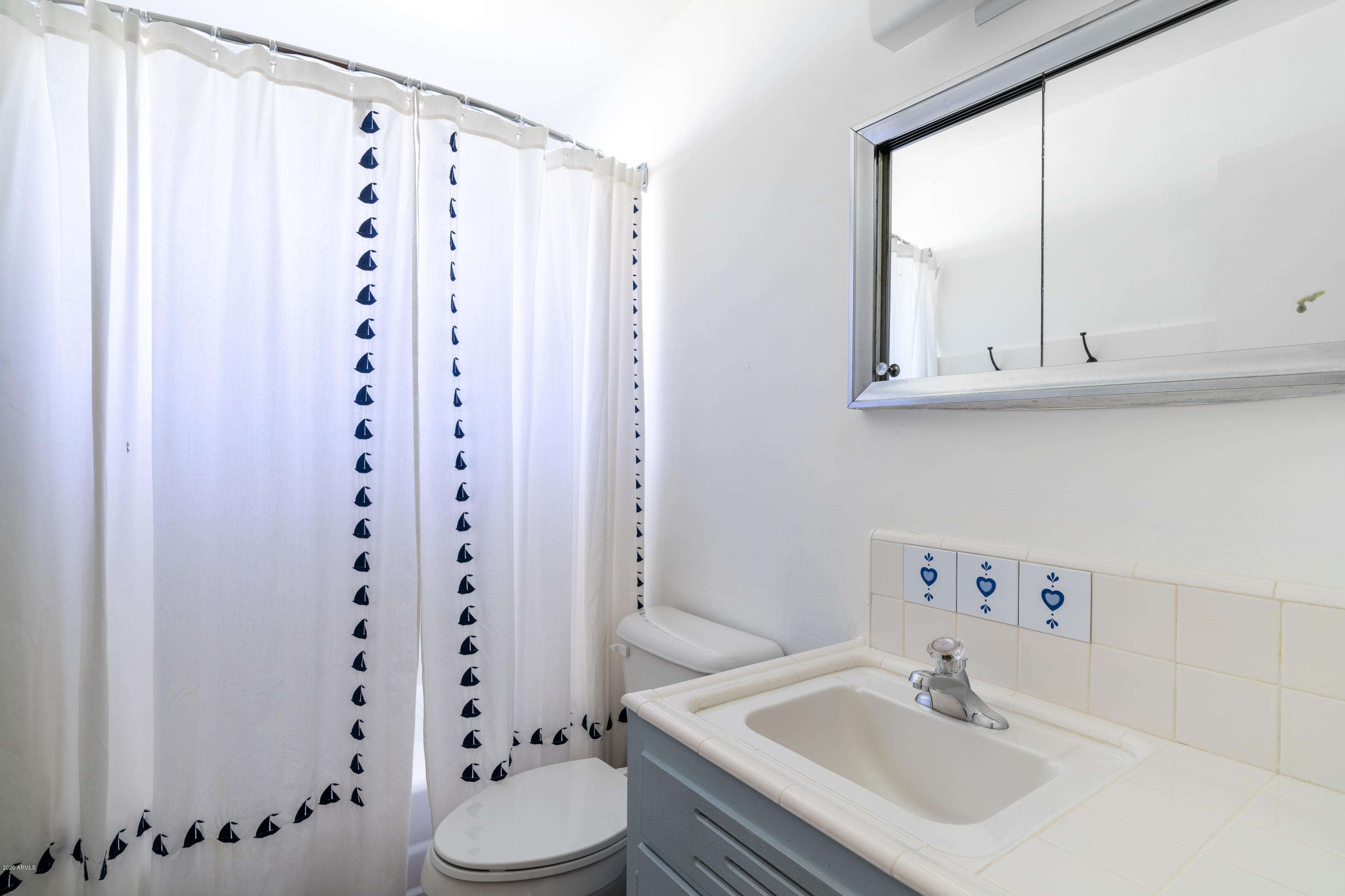 4602 East Cheery Lynn Road Phoenix, AZ 85018 - Photo 15 of 20 Bathroom