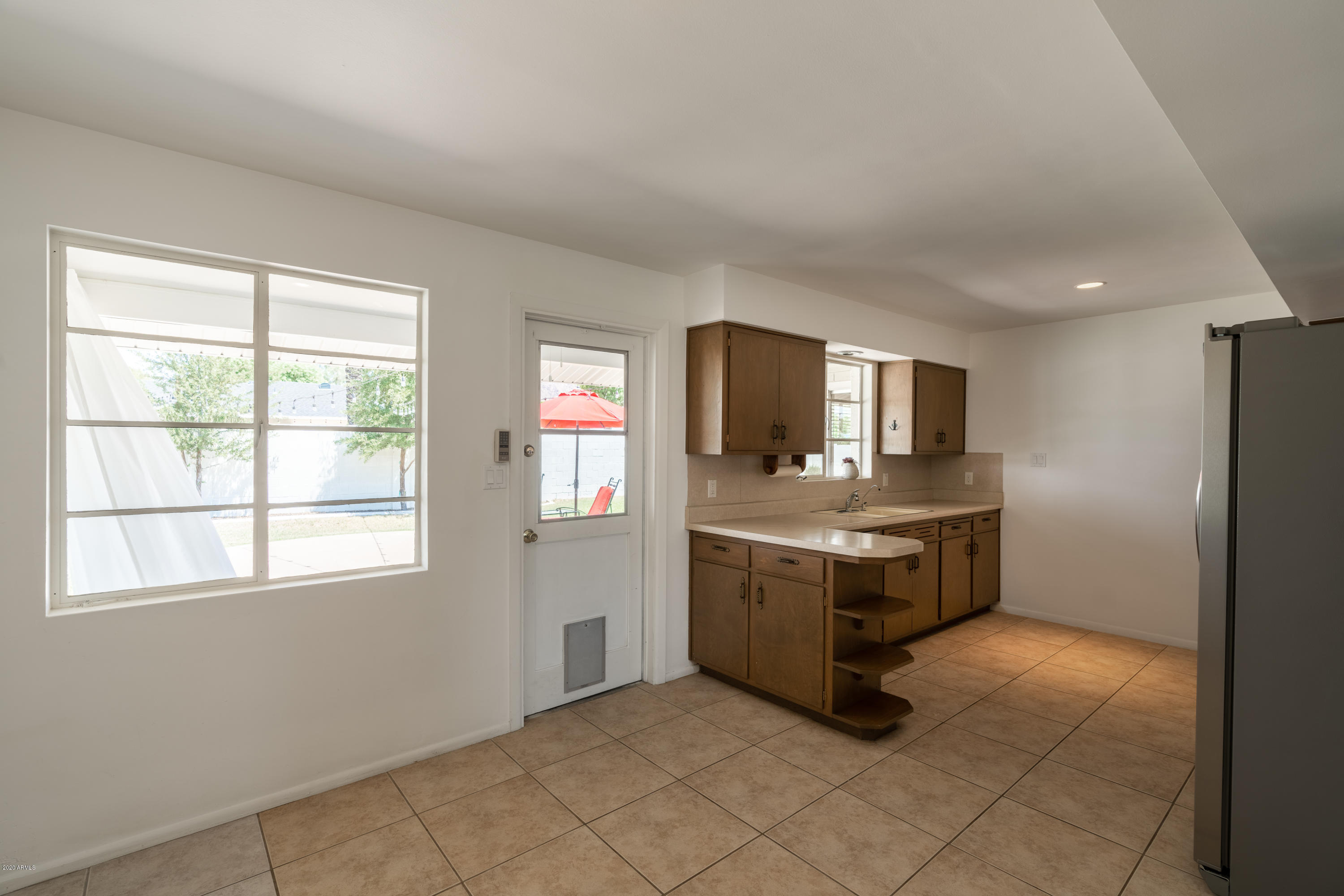 4602 East Cheery Lynn Road Phoenix, AZ 85018 - Photo 9 of 20 Kitchen and Breakfast