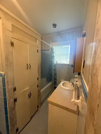 $70,000 | 730 West Lee Street, Sour Lake, TX 77659