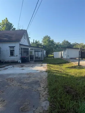 $70,000 | 730 West Lee Street, Sour Lake, TX 77659