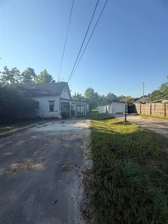 $70,000 | 730 West Lee Street, Sour Lake, TX 77659