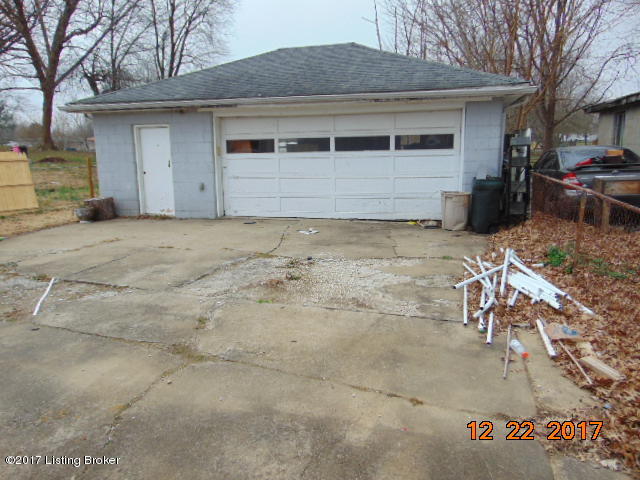 4150 Dover Road Louisville, KY 40216 - Photo 7 of 9 DSC03608