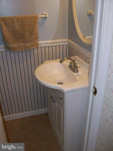 9914 Hampton Road Manassas, VA 20110 - Photo 11 of 16 Half Bath 1