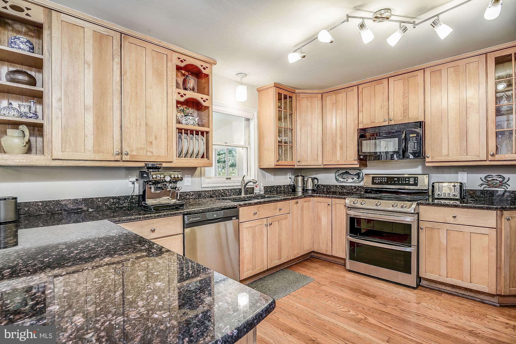 11912 Hall Shop Road Clarksville, MD 21029 - Photo 13 of 50 Wrap-Around Kitchen, Granite & Stainless Appliance