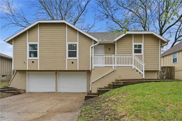 $295,000 | 1328 Southeast Piccadilly Street, Blue Springs, MO 64014