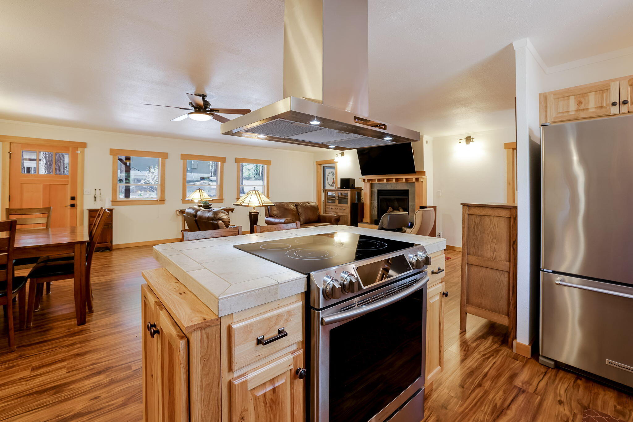 16925 Downey Road Bend, OR 97707 - Photo 9 of 32 Open and Bright Living