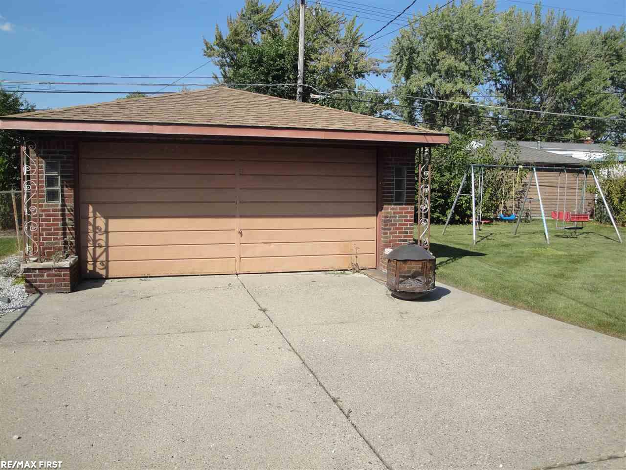 17851 North Wind Drive Fraser, MI 48026 - Photo 3 of 25 31331971-2.JPG