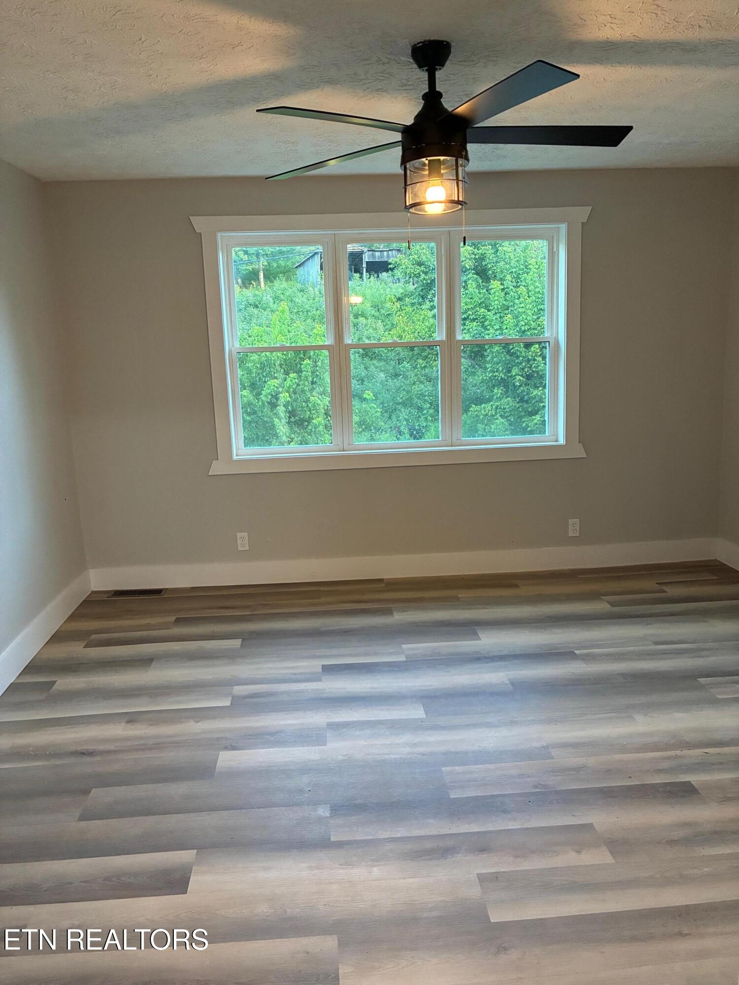 519 Whitman Hollow Road La Follette, TN 37766 - Photo 5 of 18 Living