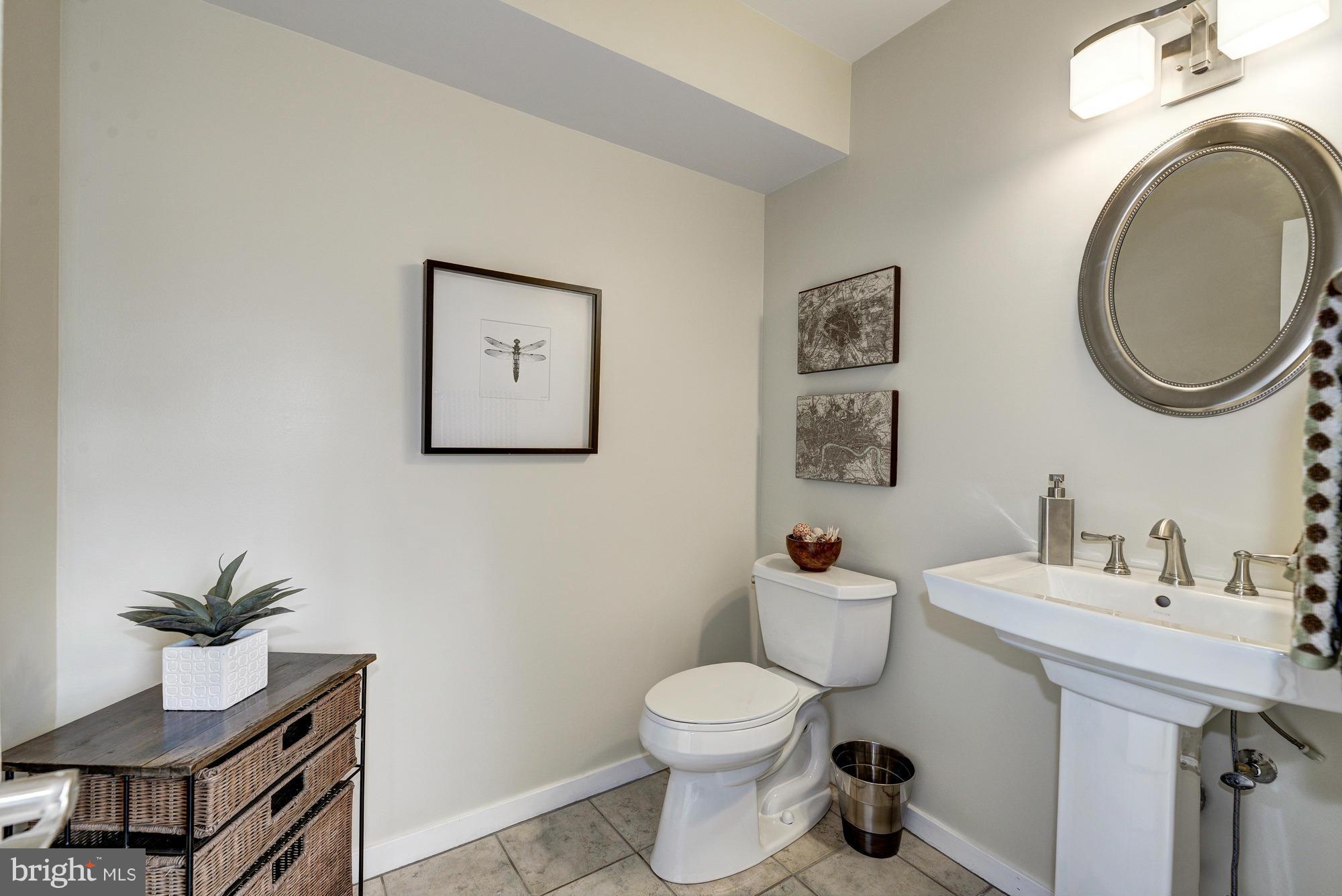 1426 Howard Road Annapolis, MD 21403 - Photo 13 of 30 a bathroom with a toilet a sink and mirror