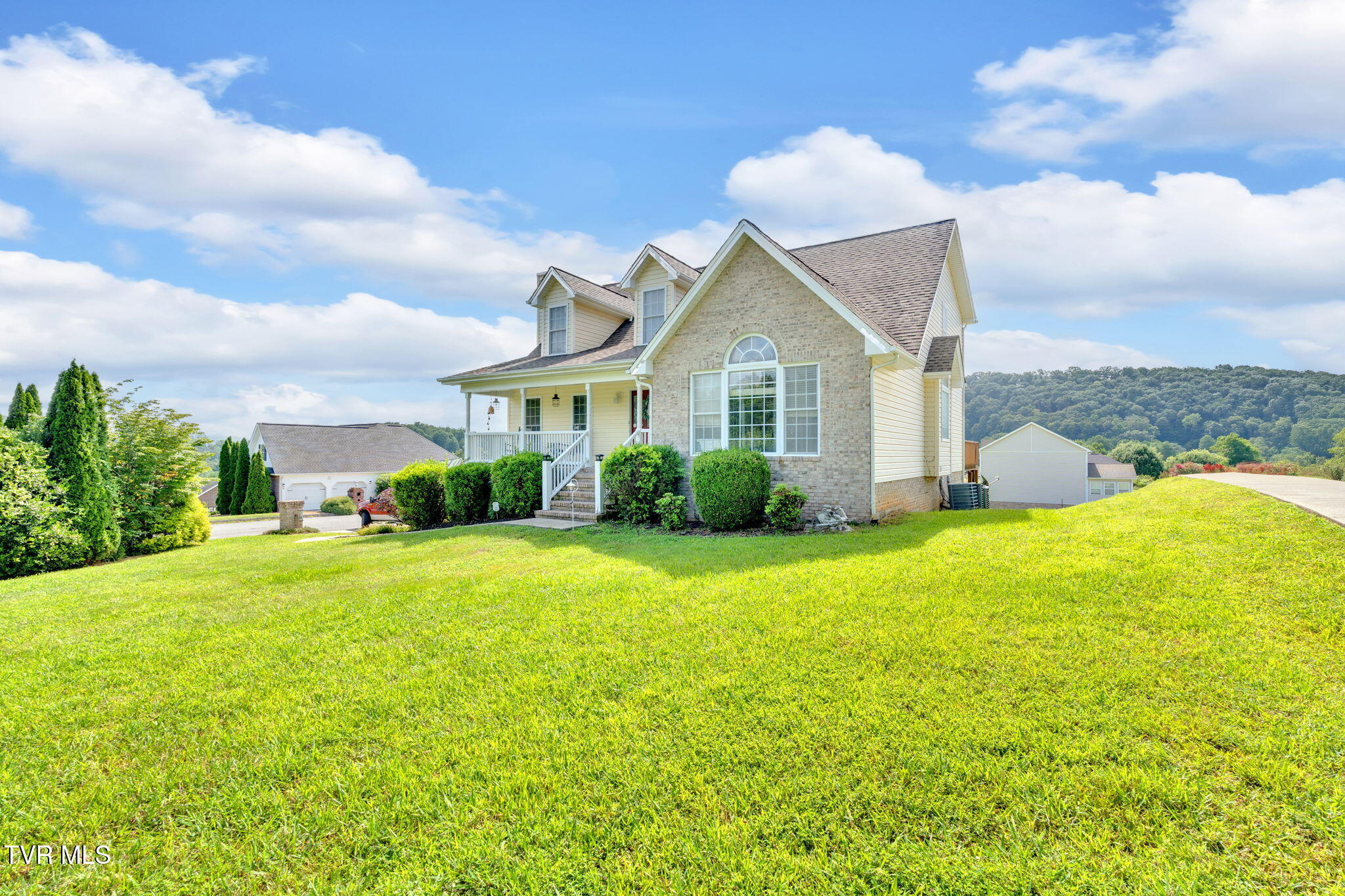 344 Pactolus Road Kingsport, TN 37663 - Photo 4 of 49 22-web-or-mls-JH 20250728-094