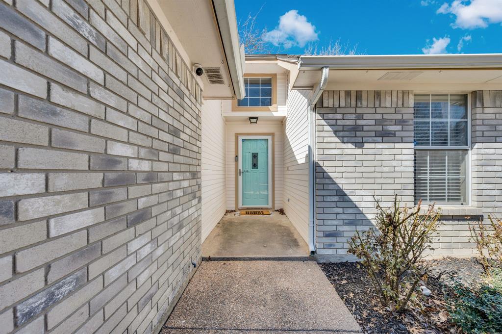 1003 Short Line Boulevard Midlothian, TX 76065 - Photo 9 of 25 Entrance to property with brick siding