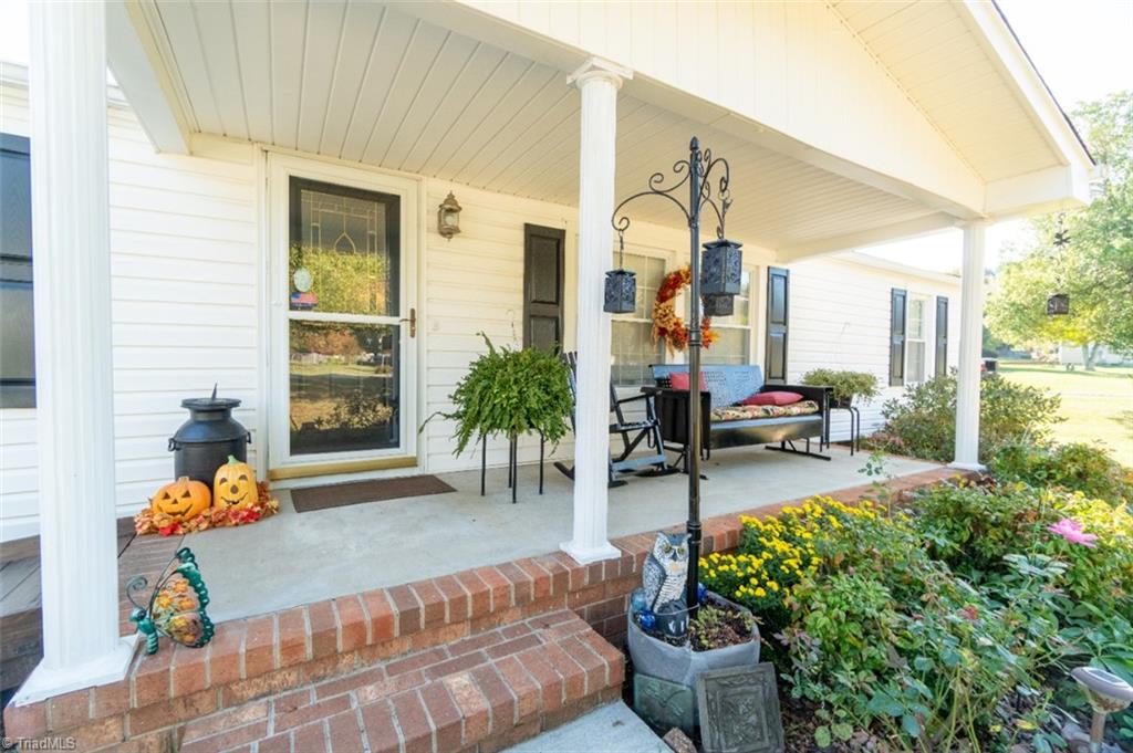 191 Roberts Road Eden, NC 27288 - Photo 3 of 27 Gallery Image 3