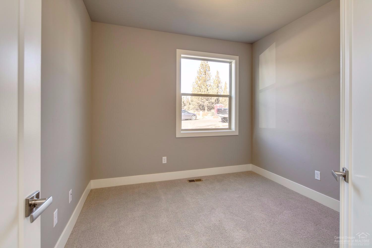 20908 Sotra Loop Bend, OR 97702 - Photo 6 of 22 Gallery Image 6