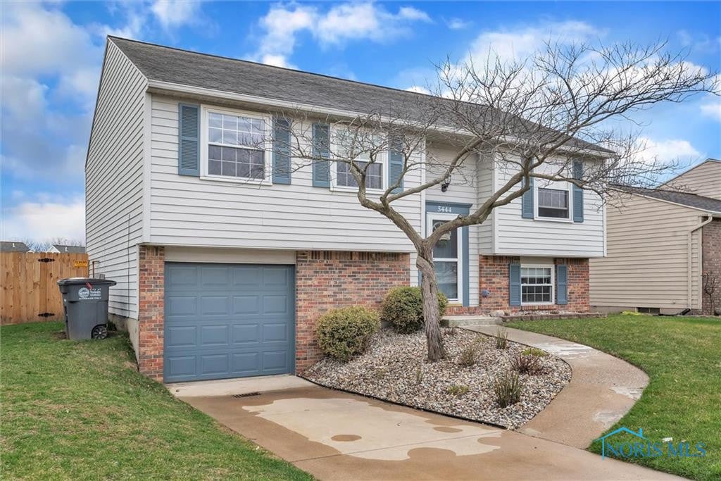 5444 Brook Point Road Toledo, OH 43611 - Photo 2 of 38 Gallery Image 2